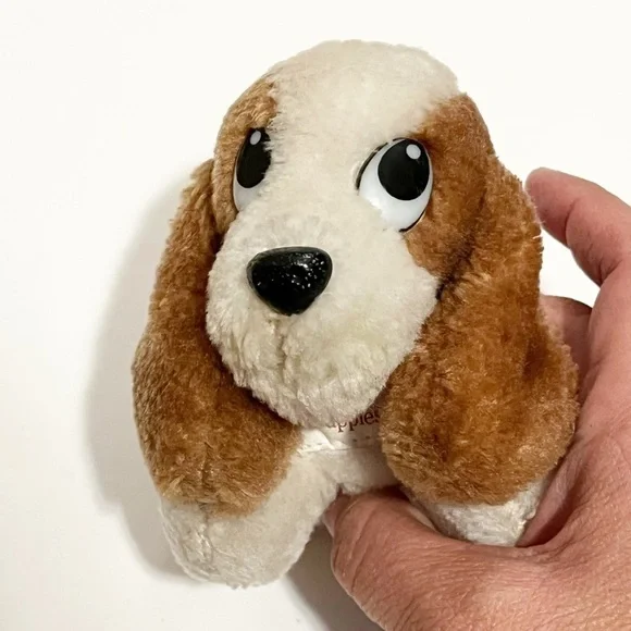 Vintage 1980’s Hound Dog Brown & white Hush Puppies Dog Stuffed Plush. Size 4" - Picture 3 of 10